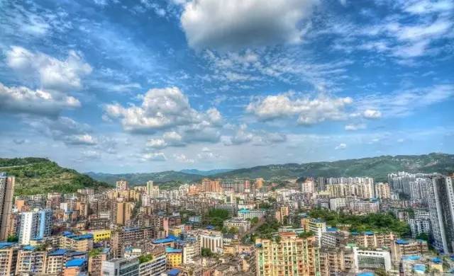 四川，多民族文化瑰宝与现代建设交融之地